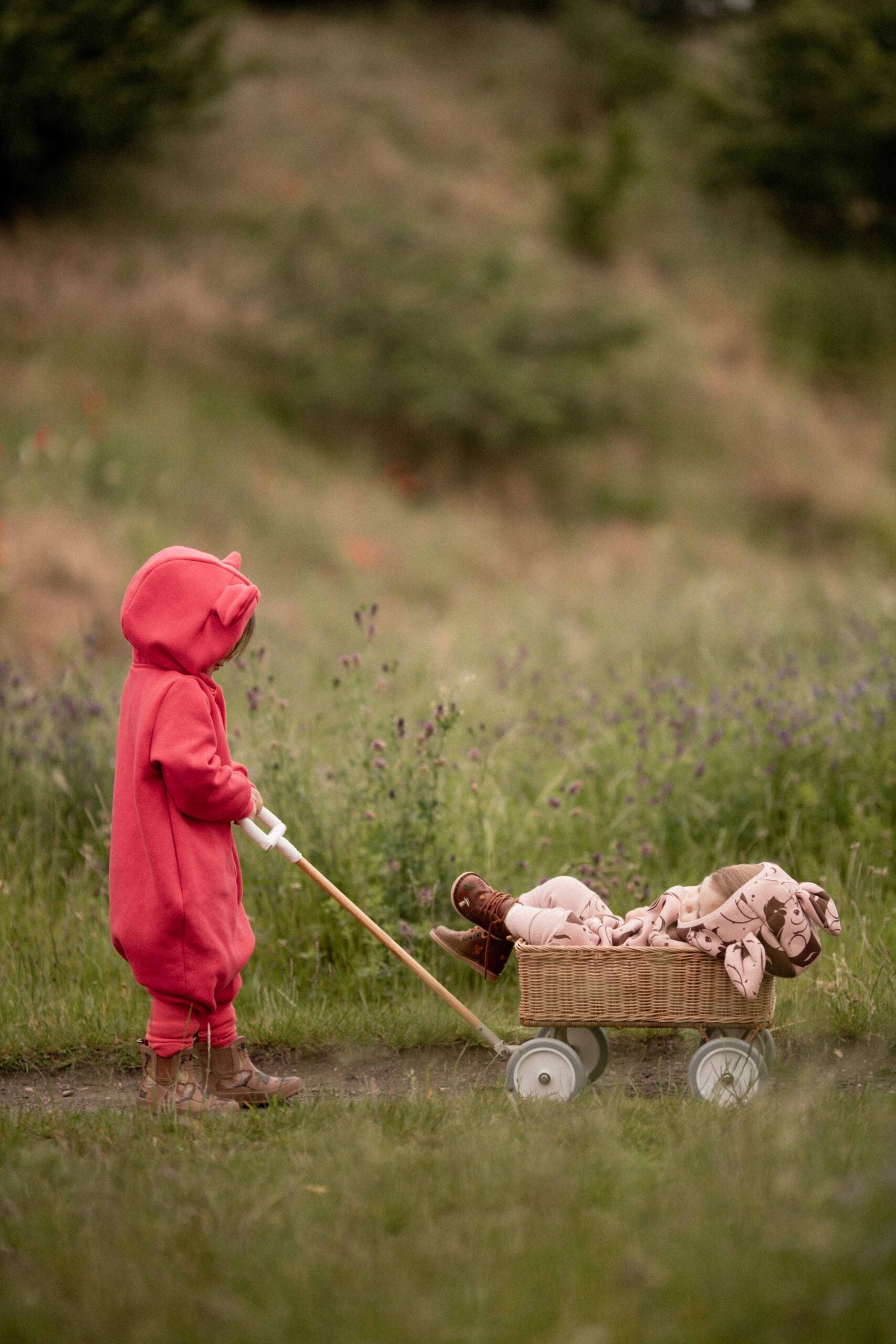 Jumpsuit mit Ohren für Babys und Kinder – Koralle – Produktbild 3
