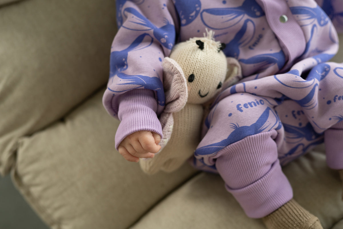 Jumpsuit mit Ohren für Babys und Kinder – Flieder Fenio