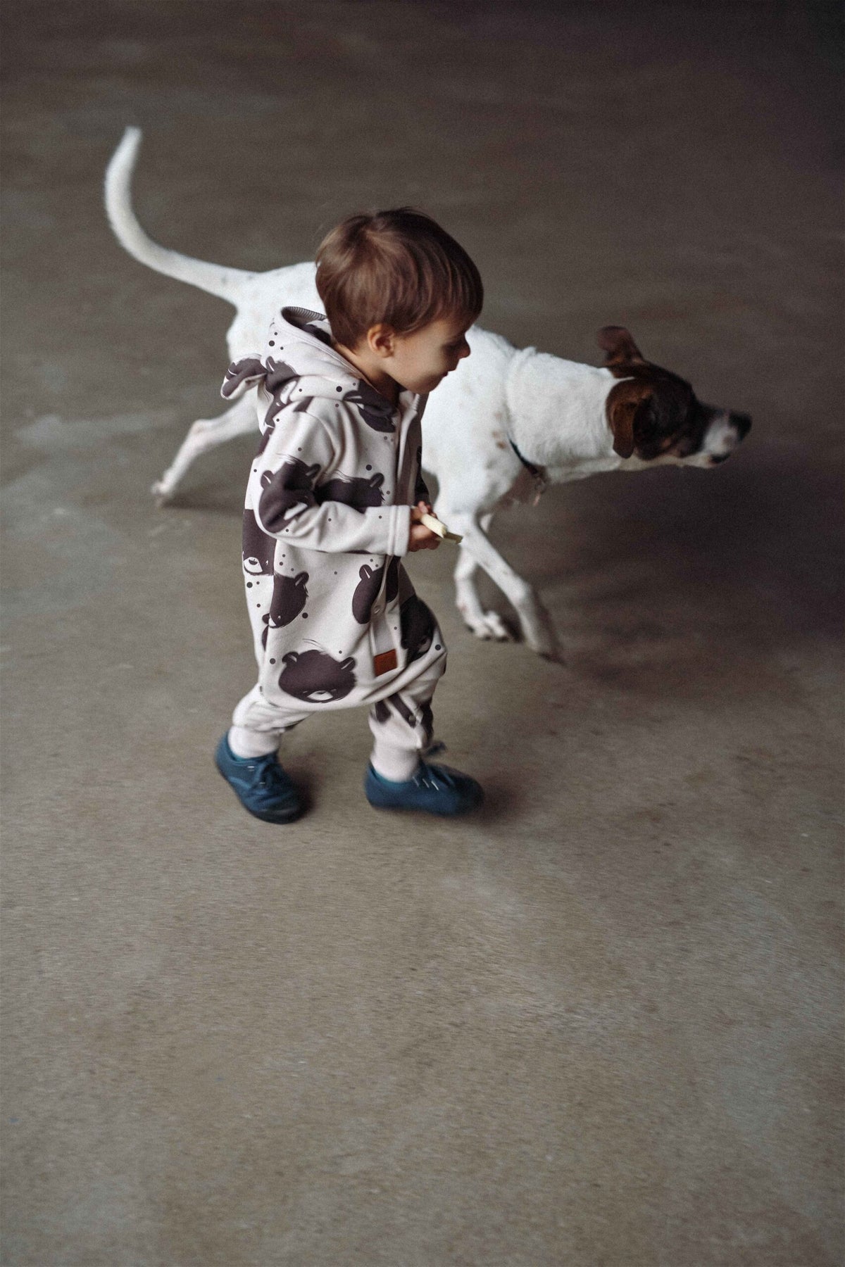 Jumpsuit mit Ohren für Babys und Kinder – Beige mit Bär – Produktbild 2