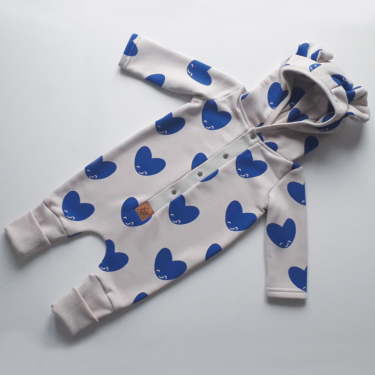 Jumpsuit mit Ohren für Babys & Kinder – blaue Herzen Overall mit Kapuze und Ohren
