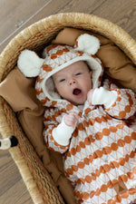 Winter-Jumpsuit mit Teddyfutter für Babys und Kinder – Orangefarbene Punkte – Produktbild 3