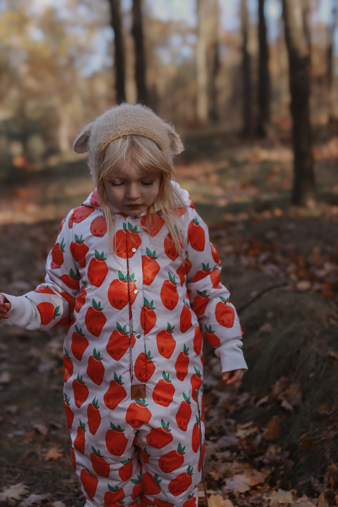 Winter-Jumpsuit Erdbeeren – Wasserdichter Kinder-Overall mit warmem Teddyfutter