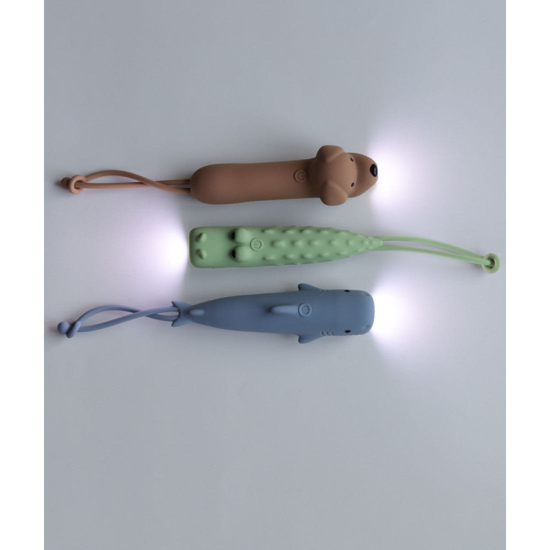 Kinder-Taschenlampe Krokodil CROCO – LED-Taschenlampe aus Silikon mit USB-C – Produktbild 3