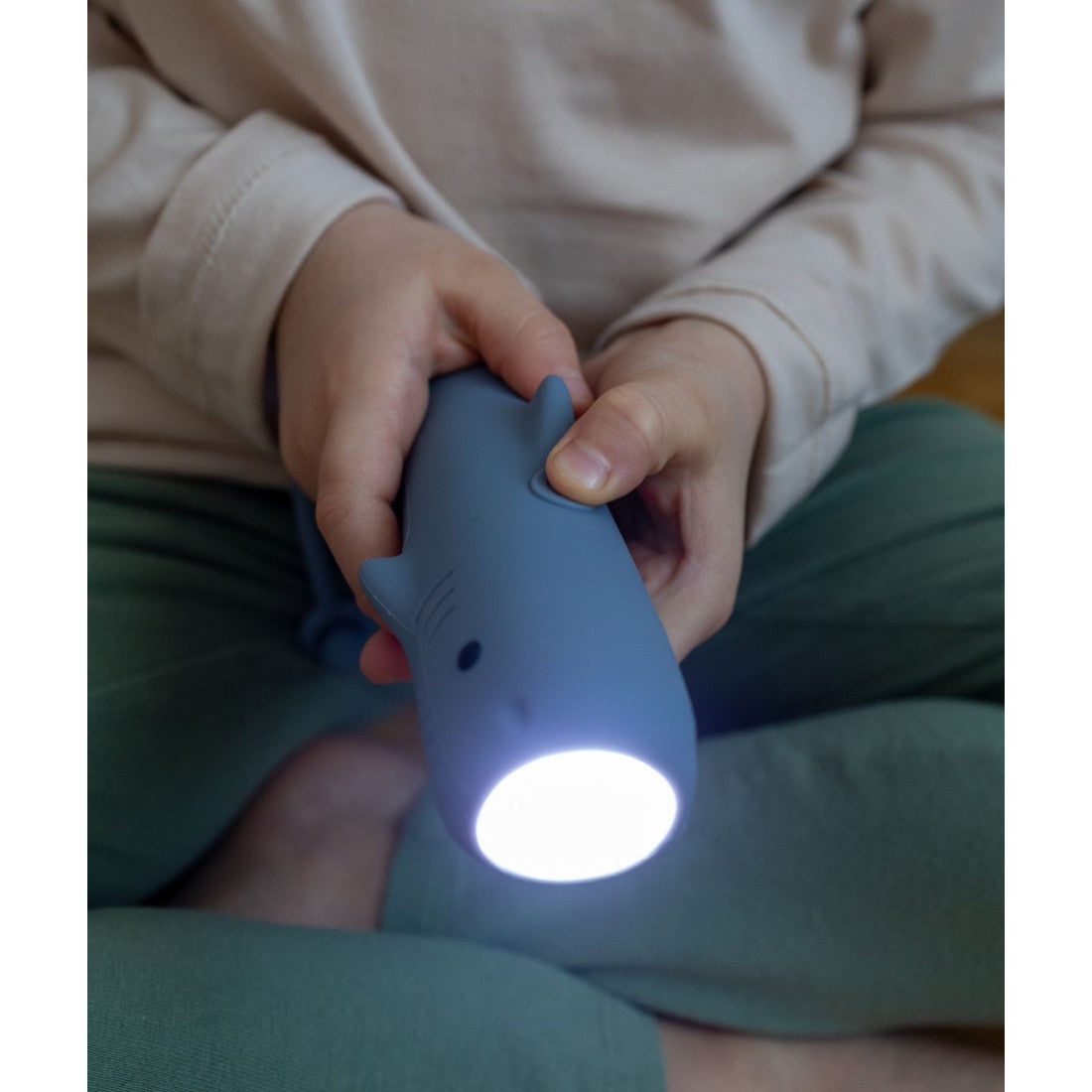 Kinder-Taschenlampe Hai SHARKY – LED-Taschenlampe aus Silikon mit USB-C – Produktbild 1
