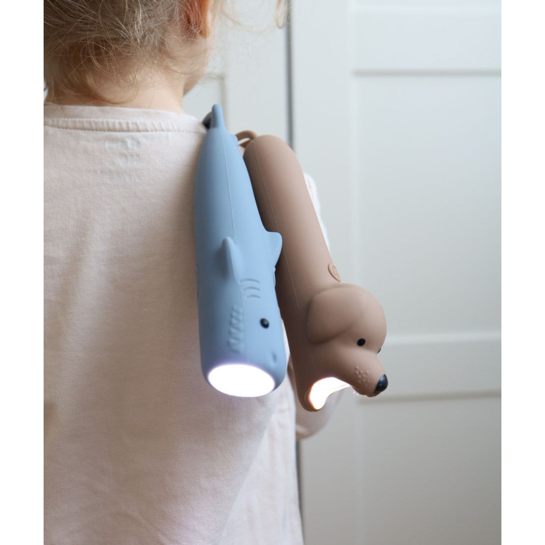 Kinder-Taschenlampe Hai SHARKY – LED-Taschenlampe aus Silikon mit USB-C – Produktbild 3