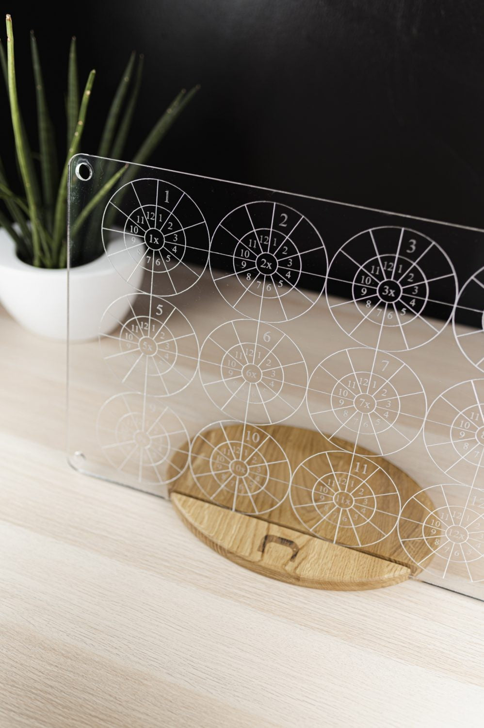 LUULA Acryl Multiplikationsbrett transparent – Montessori Mathe Whiteboard für Kinder – Produktbild 3