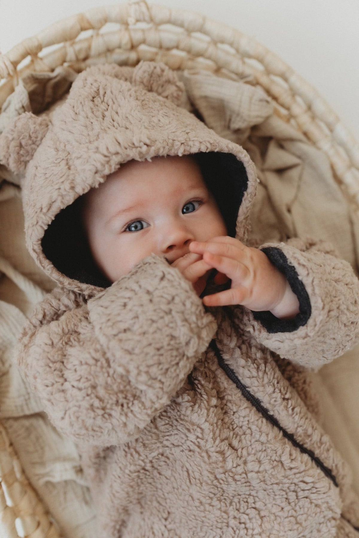 Merinowolle Baby-Overall Teddy – Gefütterter Winter-Overall mit Kapuze & Ohren – Produktbild 1