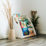 One Little Pine Montessori Bücherregal mit Frontpräsentation – Massivholz Kinderregal & Bibliothek mit extra Stauraum – Produktbild 1
