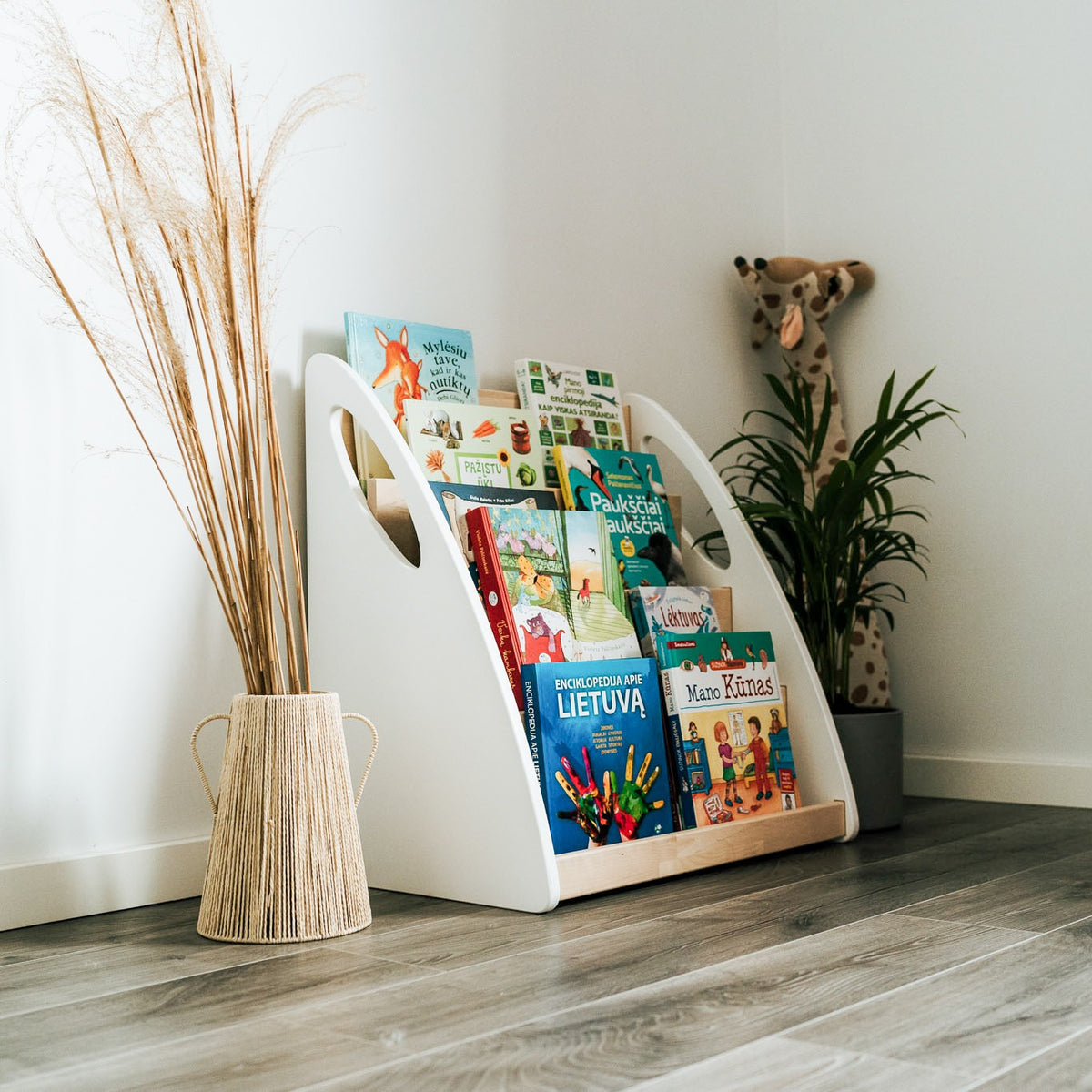One Little Pine Montessori Bücherregal mit Frontpräsentation – Massivholz Kinderregal & Bibliothek mit extra Stauraum – Produktbild 1