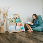 One Little Pine Montessori Bücherregal mit Frontpräsentation – Massivholz Kinderregal & Bibliothek mit extra Stauraum – Produktbild 4