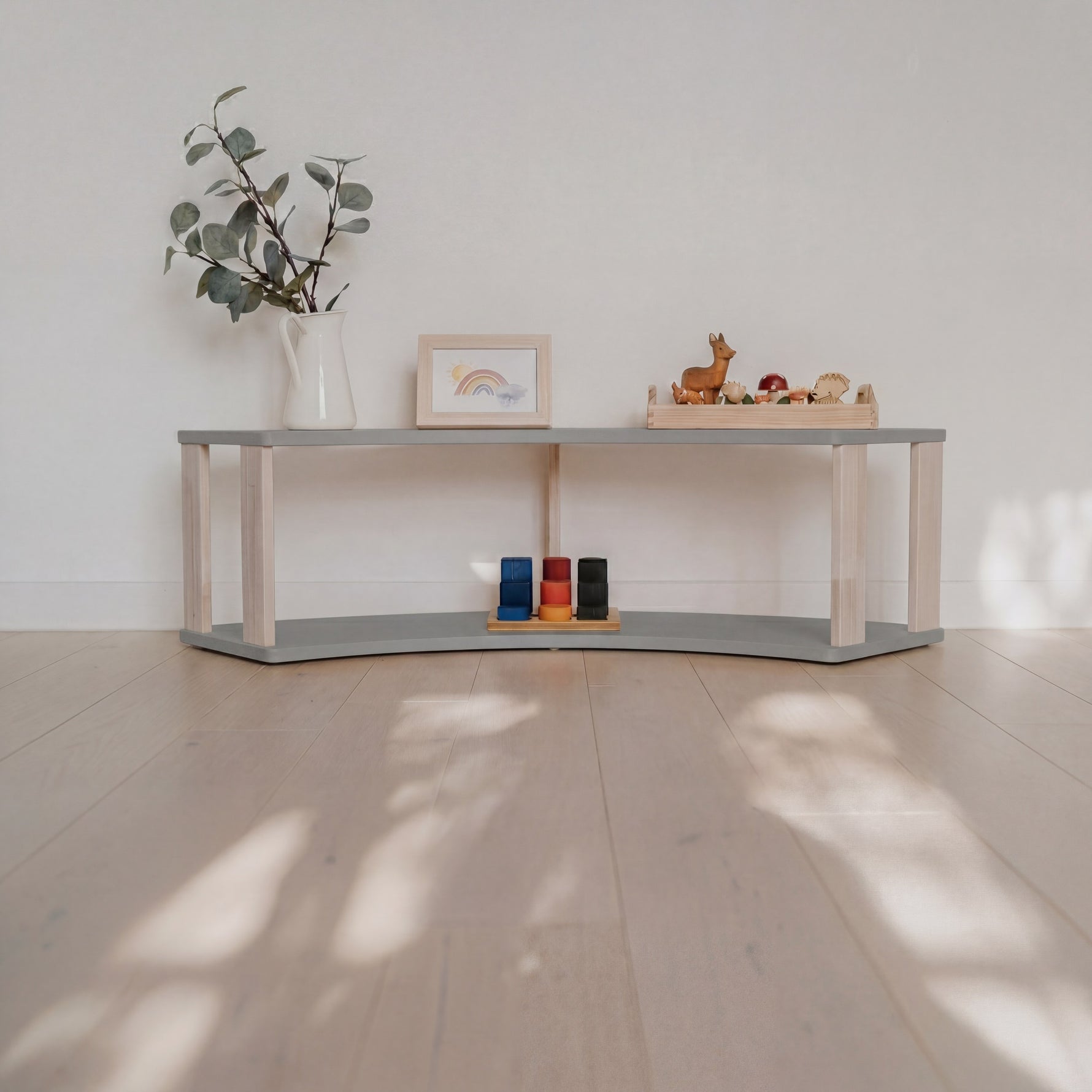 Modulares Montessori-Bogenregal, 2 Ebenen – Hellgrau/Klaröl – Produktbild 1