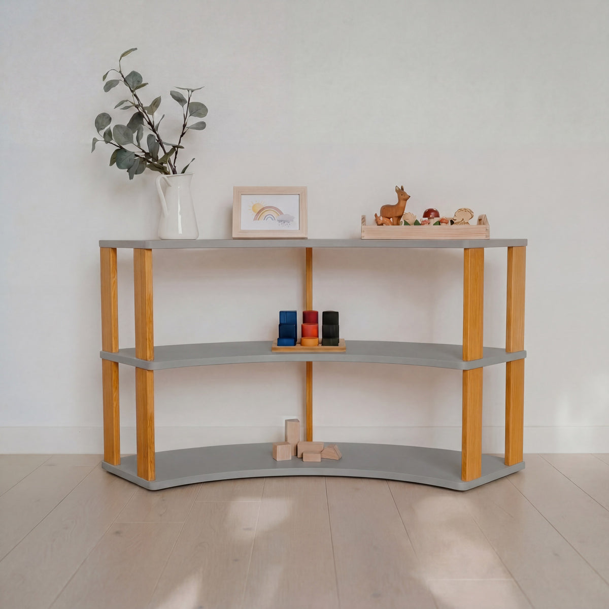 Modulares Montessori-Regal Arch – 3 Ebenen – Hellgrau / bräunliches Öl – Produktbild 1