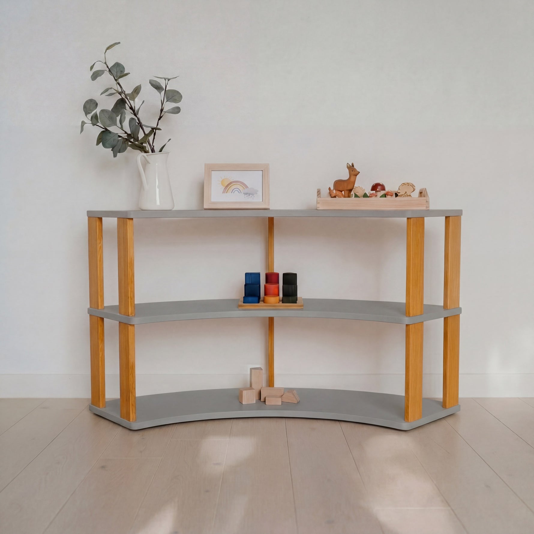 Modulares Montessori-Regal Arch – 3 Ebenen – Hellgrau / bräunliches Öl – Produktbild 1