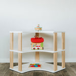One Little Pine Montessori Eckregal 3 Ebenen – platzsparendes Kinderregal aus FSC-Birke – Produktbild 1