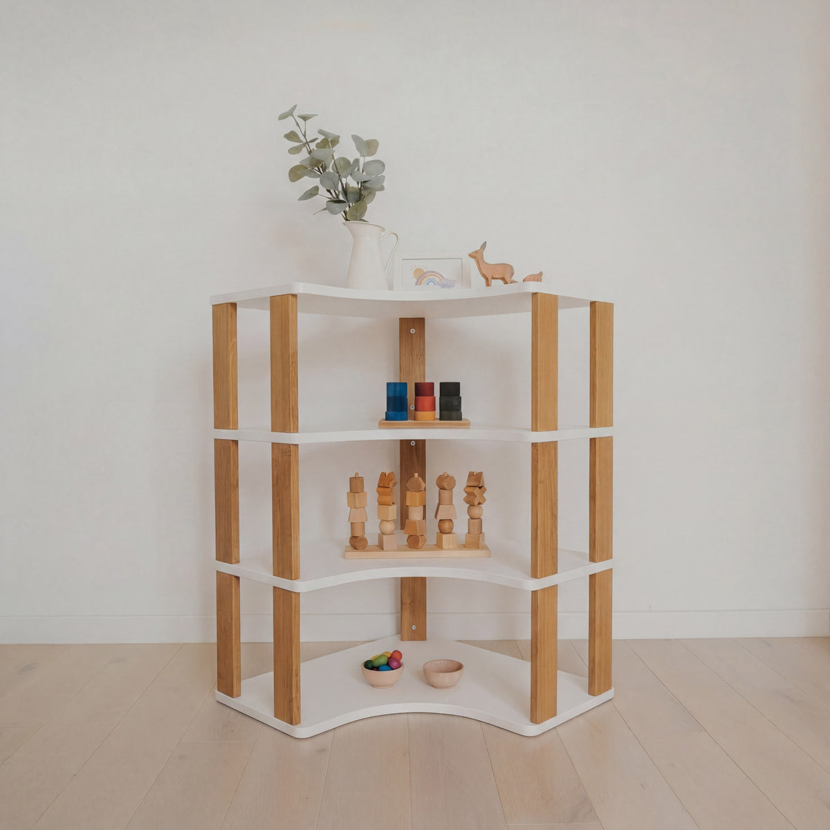 Modulares Montessori-Eckregal, 4 Ebenen – Weiß/bräunliches Öl – Produktbild 1