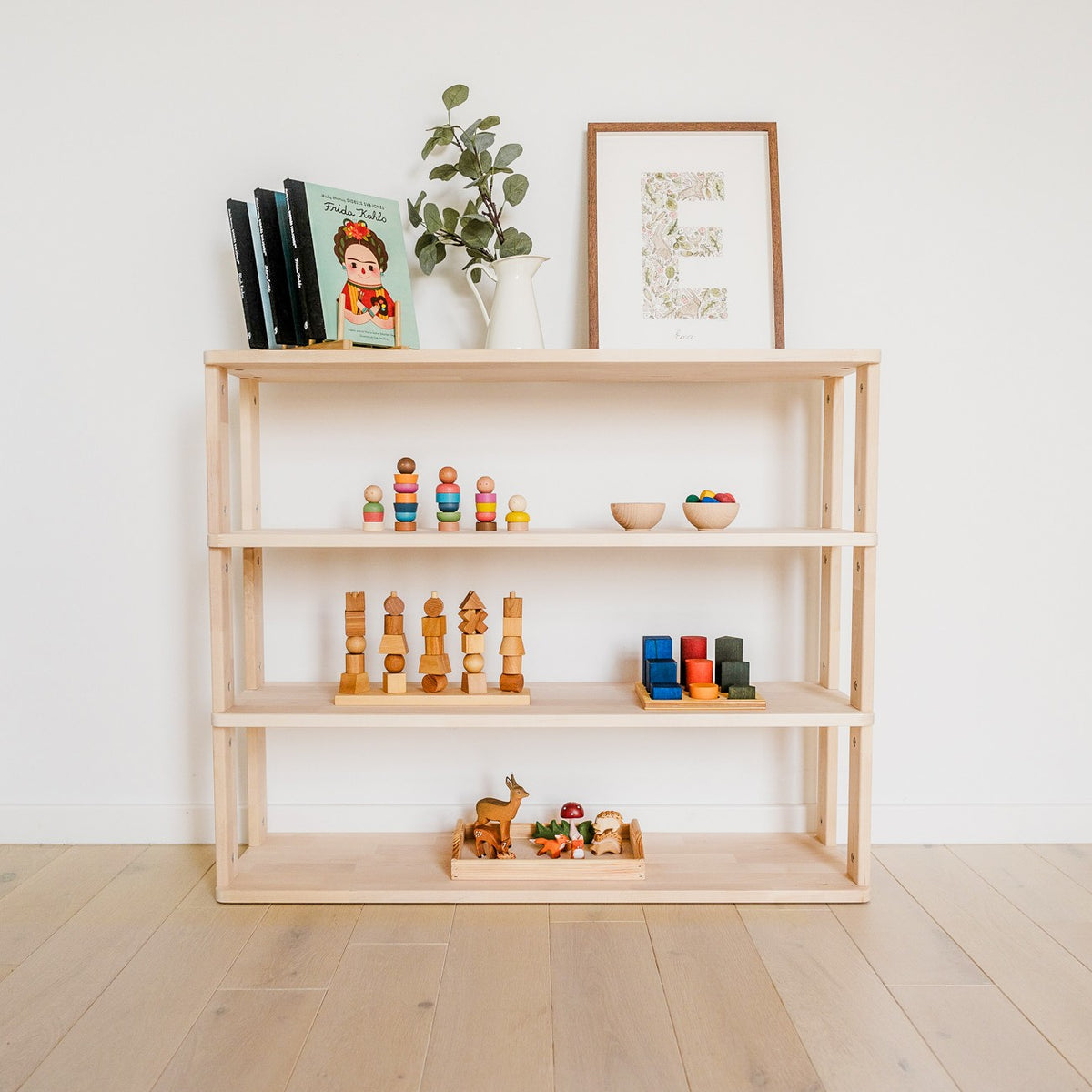 One Little Pine Montessori Regal Straight 4 Ebenen – erweiterbares Kinderregal aus FSC-Birke – Produktbild 1