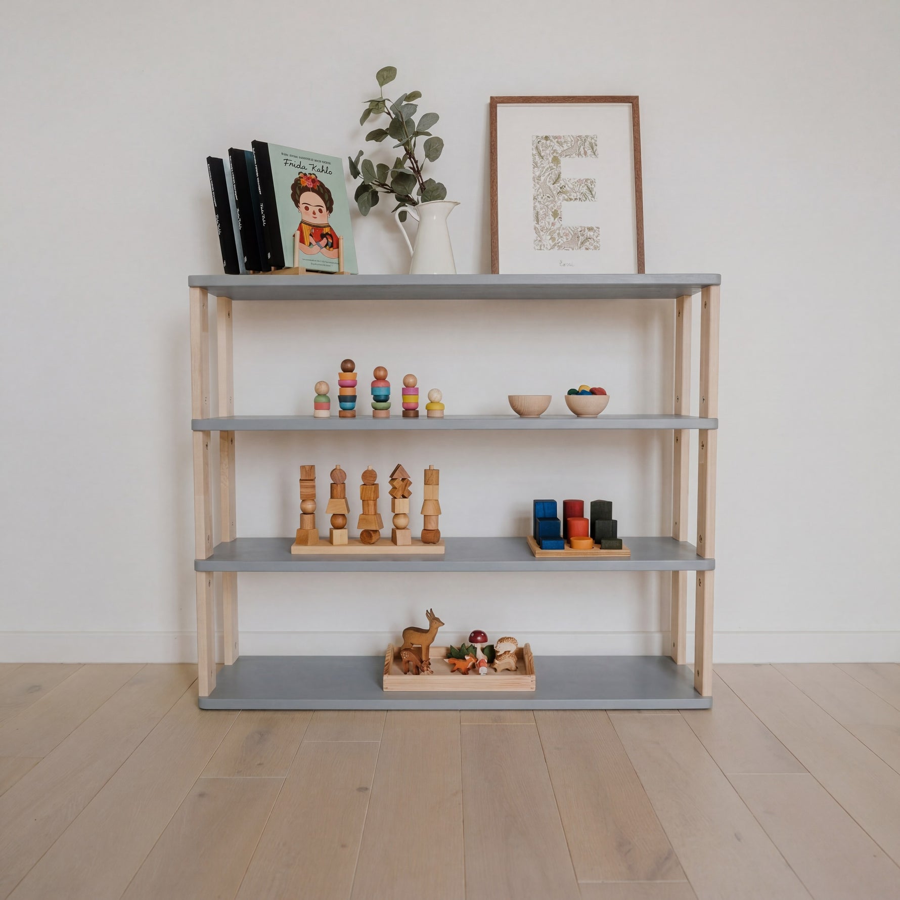 Gerades modulares Montessori-Regal, 4 Ebenen – Hellgrau/Klaröl – Produktbild 1