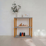 Modulares Montessori-Regal Straight Mini – 3 Ebenen – Hellgrau / bräunliches Öl – Produktbild 1