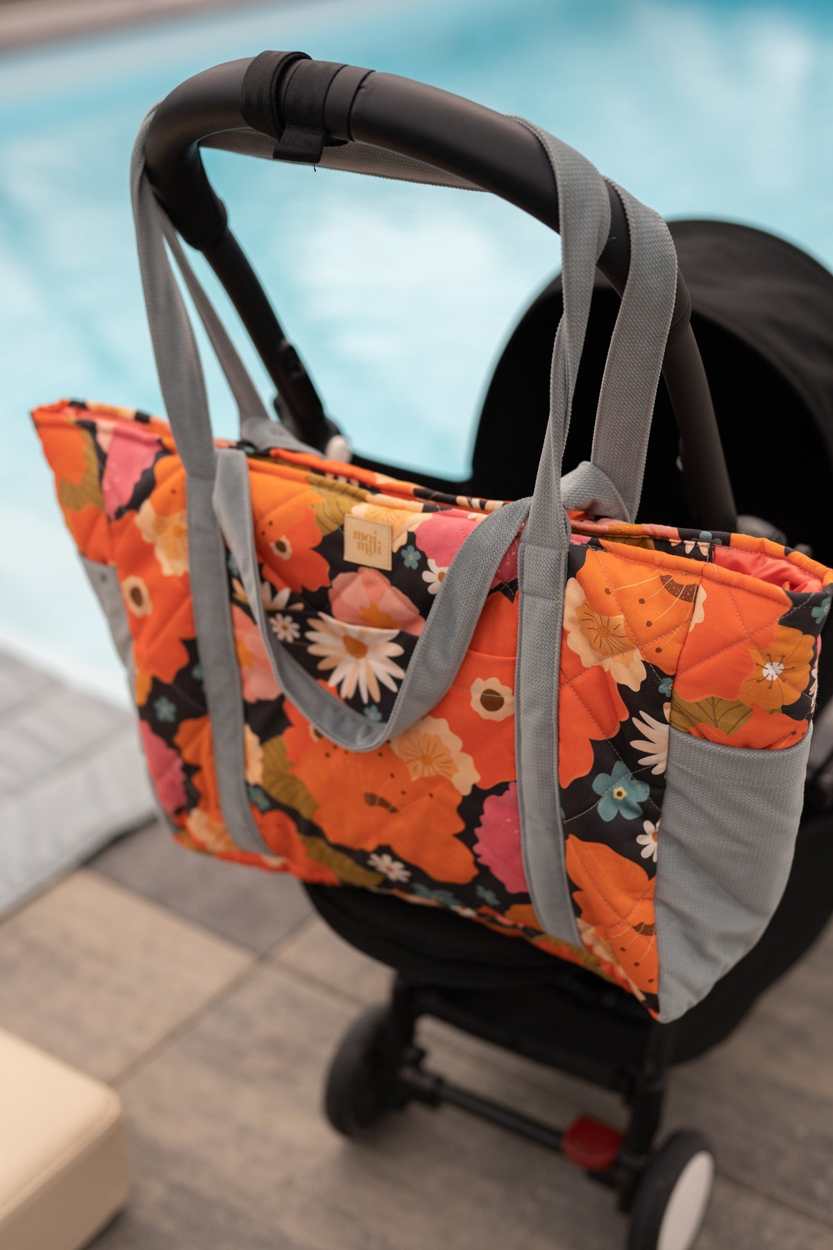 Wickel-Weekender Picnic mit Blumen – große Wickeltasche & Weekender mit Innenfächern