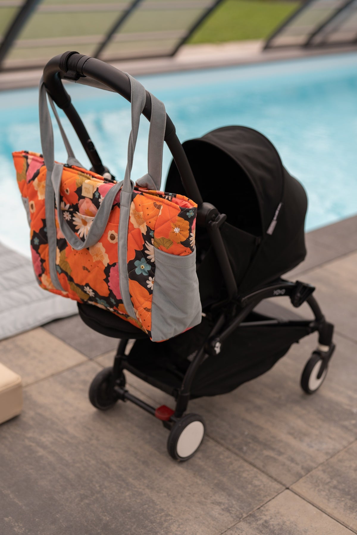 Wickel-Weekender Picnic mit Blumen – große Wickeltasche & Weekender mit Innenfächern