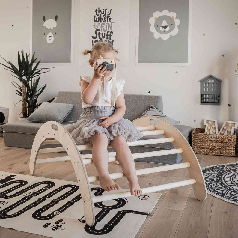Montessori Kletterbogen aus Holz – mitwachsendes Kletterspielzeug & Balancebrett für Kinder