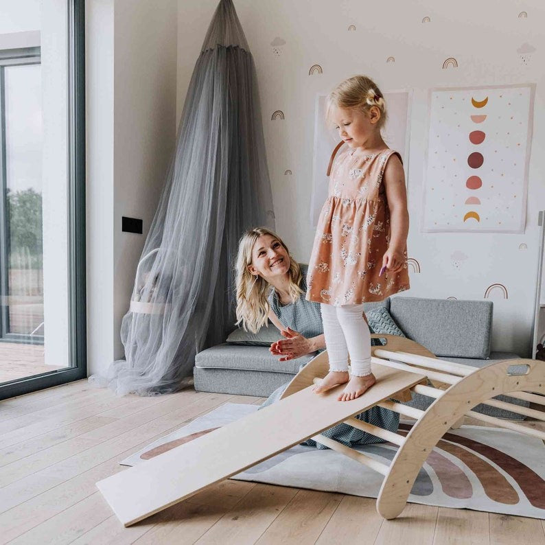 Montessori Kletterbogen mit Rampe – Holz-Kletterspielzeug & Rutschbrett für Kinder – Produktbild 2