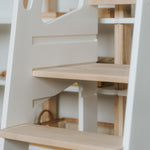 Montessori Lernturm Safety+ aus Birkenholz – mitwachsender Kitchen Helper für Kinder – Produktbild 4
