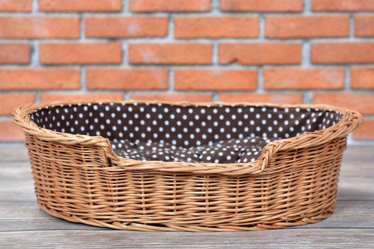 Esmira Natural Wicker Dog Bed With Polka Dot Cushion, 75x57 cm