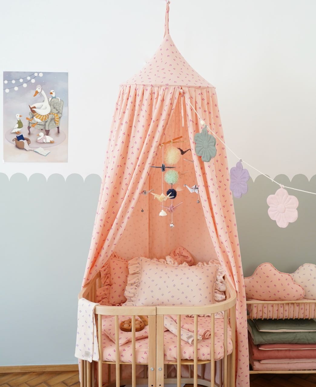 Origami Baby Mobile Pastellfarben – handgemachtes Kinderzimmer-Mobile mit Papierkranichen