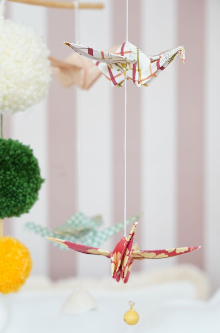 Origami-Mobile fürs Babyzimmer – Vintage-Stil