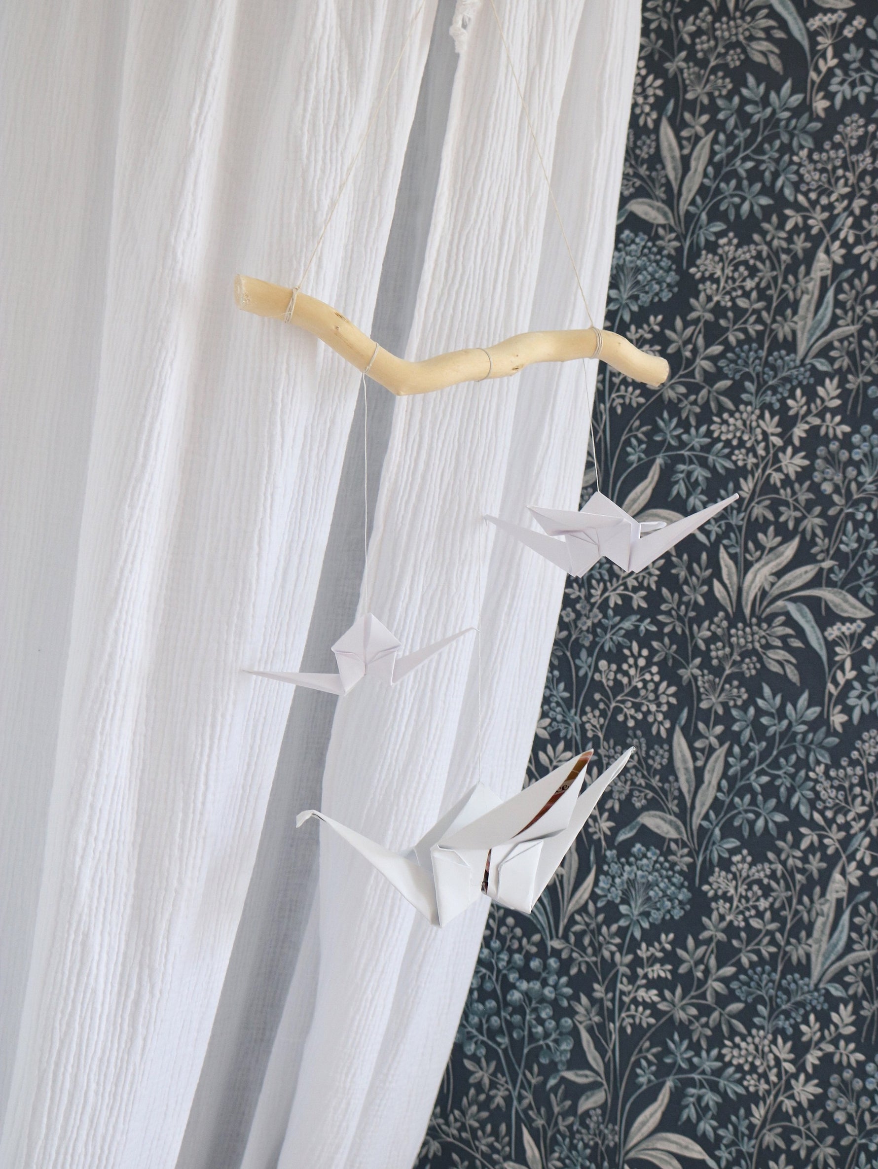 Origami-Mobile fürs Babyzimmer – Weiß – Produktbild 4