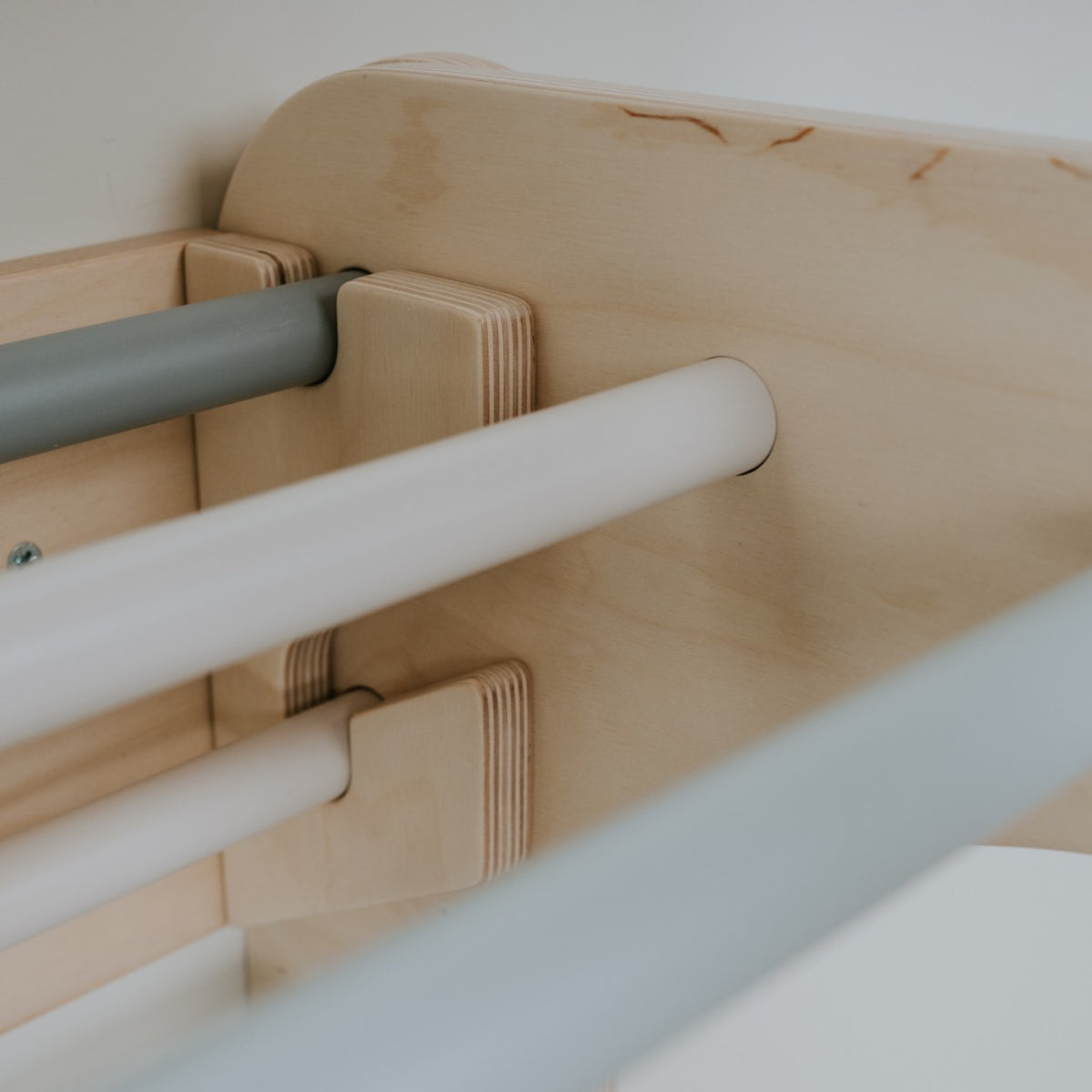 Pikler Dreieck mit Sprossenwand-Erweiterung – Pastell Kletterdreieck für Kinder – Produktbild 3