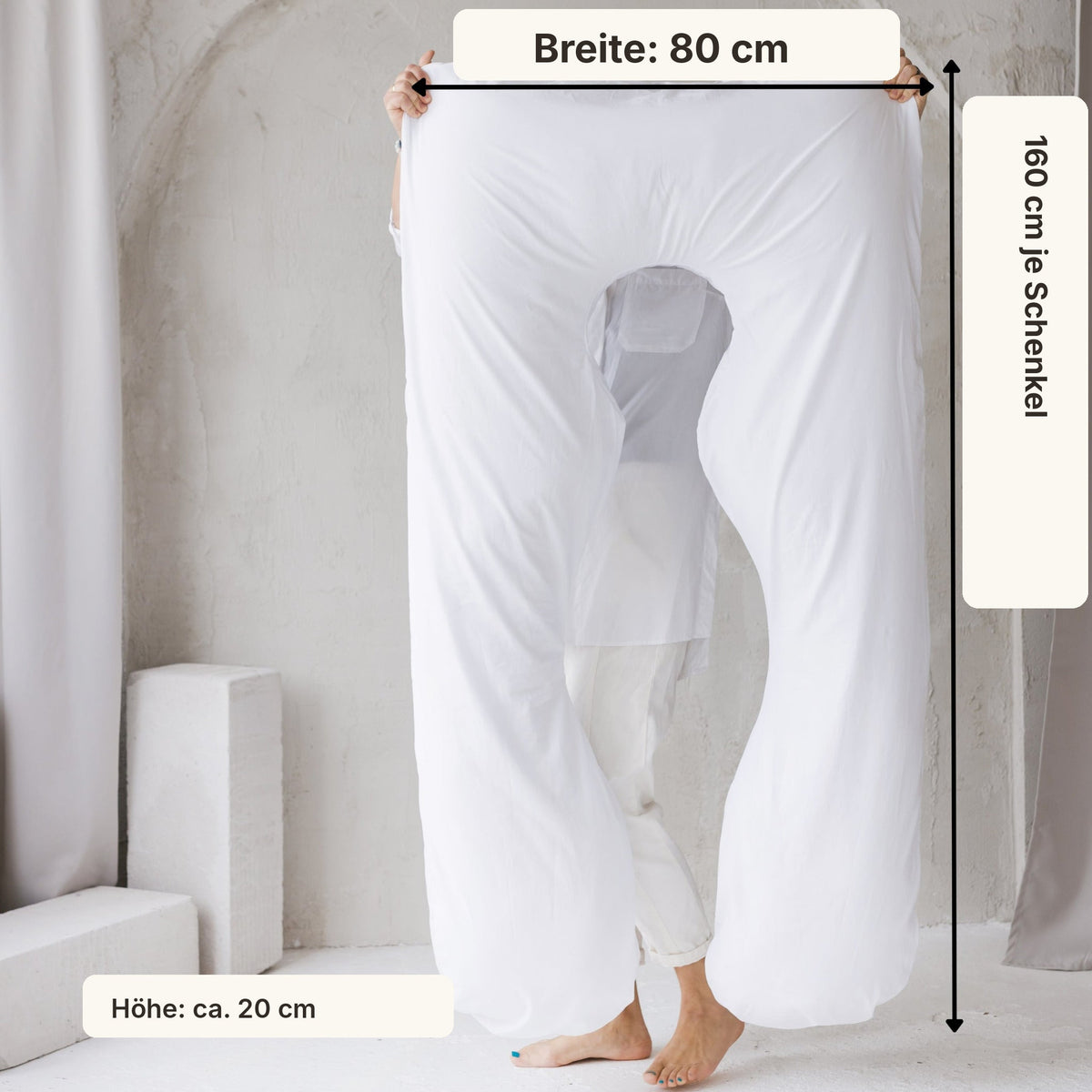 U-Kissen Maße – 80 cm Breite, 160 cm Schenkellänge und etwa 20 cm Höhe