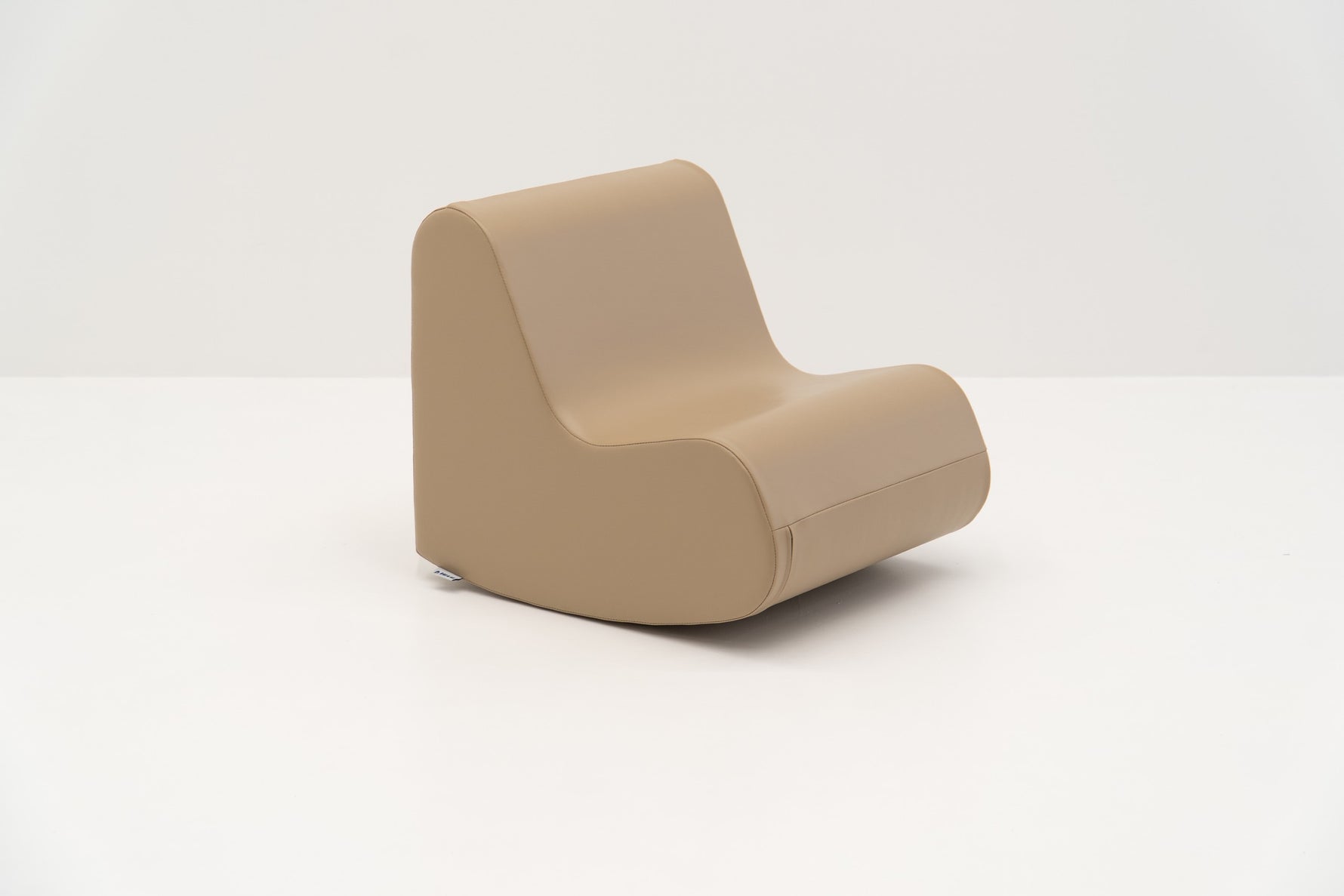 Softplay Schaukelstuhl Beige – weicher Kinder-Schaukelstuhl ab 3 Jahren – Produktbild 1