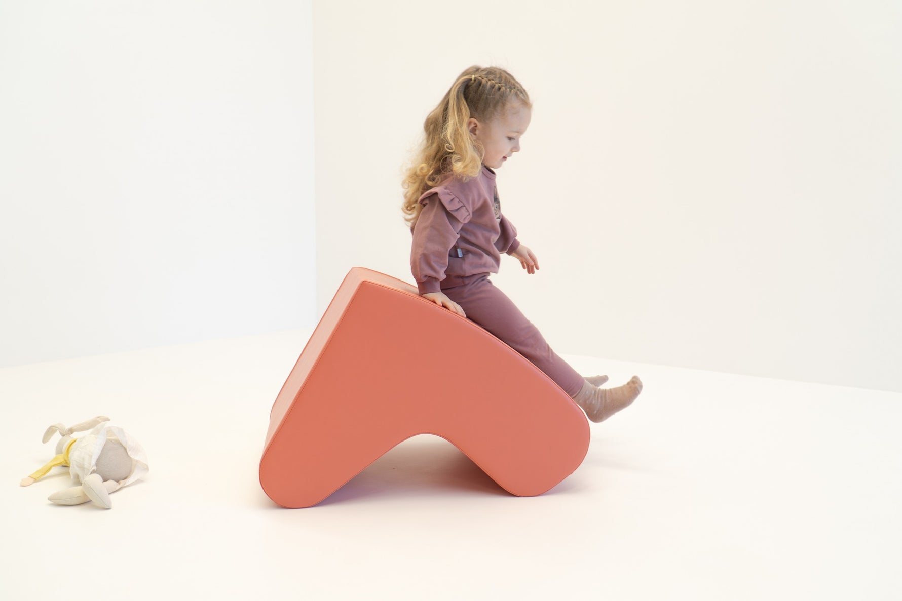 Softplay Schaukelstuhl Salmon – weicher Kinder-Schaukelstuhl ab 3 Jahren – Produktbild 2