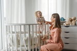 Rundes Babybett OLIN Weiß mit Matratze – mitwachsendes Beistellbett aus Buchenholz – Produktbild 3