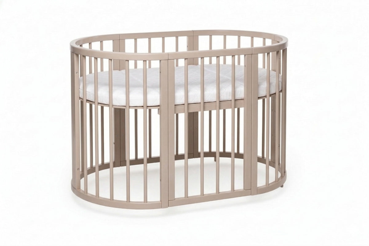 Rundes Babybett OLIN Cappuccino mit Matratze – mitwachsendes Beistellbett aus Buchenholz – Produktbild 1