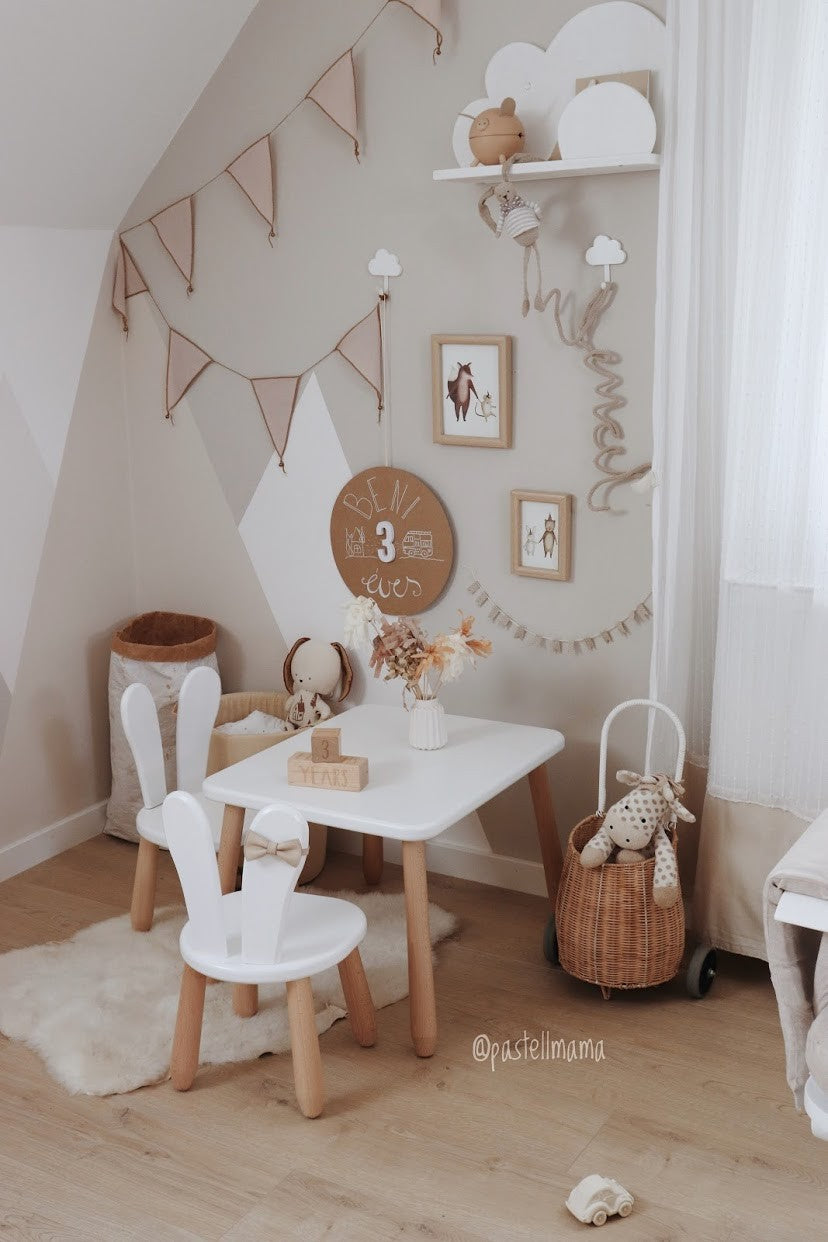 Kindertisch mit 2 Stühlen Bunny – Holz-Sitzgruppe für Kinder aus Buchenholz – Produktbild 2