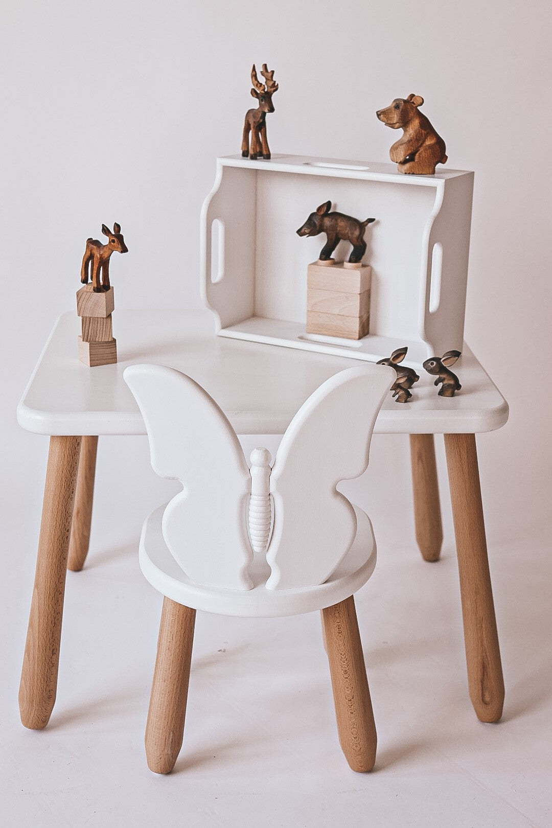 Kindertisch mit 2 Stühlen Butterfly – Holz-Sitzgruppe für Kinder aus Buchenholz – Produktbild 1