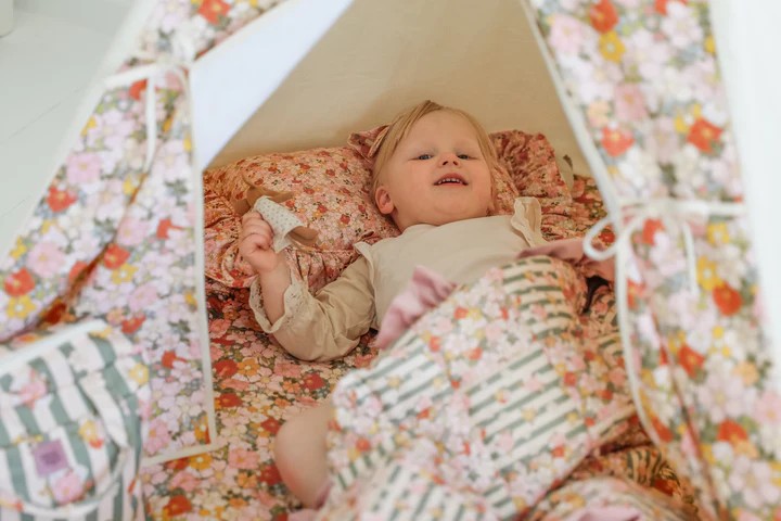 Kinder-Tipi Grün Garden – Kinder-Tipi aus OEKO-TEX Baumwolle mit Kiefernstangen
