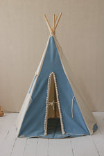 Kinder-Tipi Jeans mit Pompons – Spielzelt aus OEKO-TEX Baumwolle mit Kiefernstangen – Produktbild 3