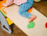 Sway Rainbow Rampe aus Holz – beidseitige Kletterrampe mit 4 Griffen – Produktbild 1