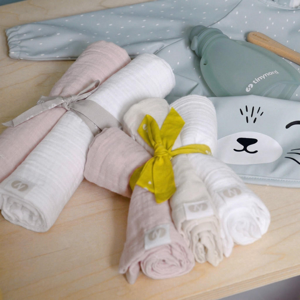 BURRY Muslin Burp Cloths, Set of 3 – Beige/white/pink print