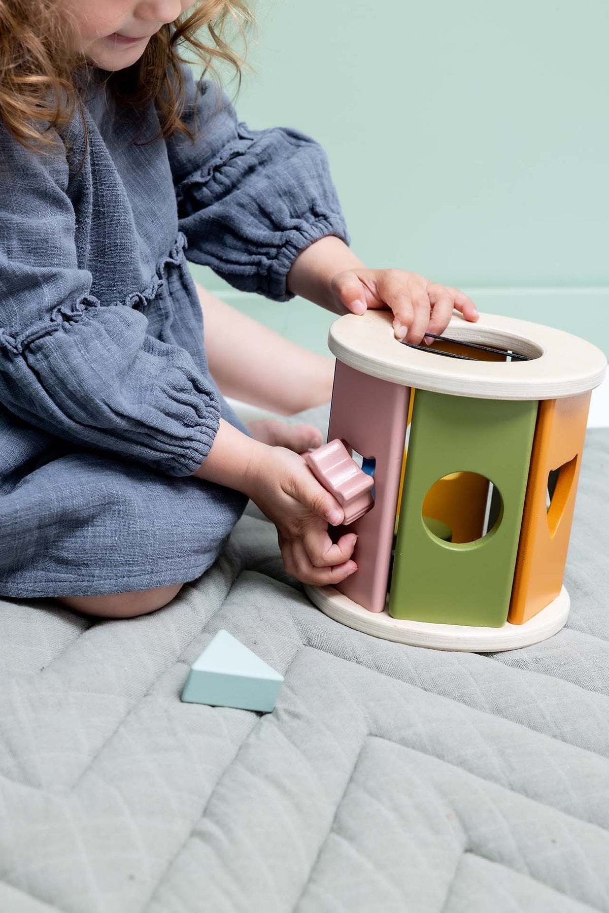 Holz-Hammerspiel Bauernhof – Montessori Nagelspiel aus FSC-Holz für Kinder ab 3 Jahren – Produktbild 1