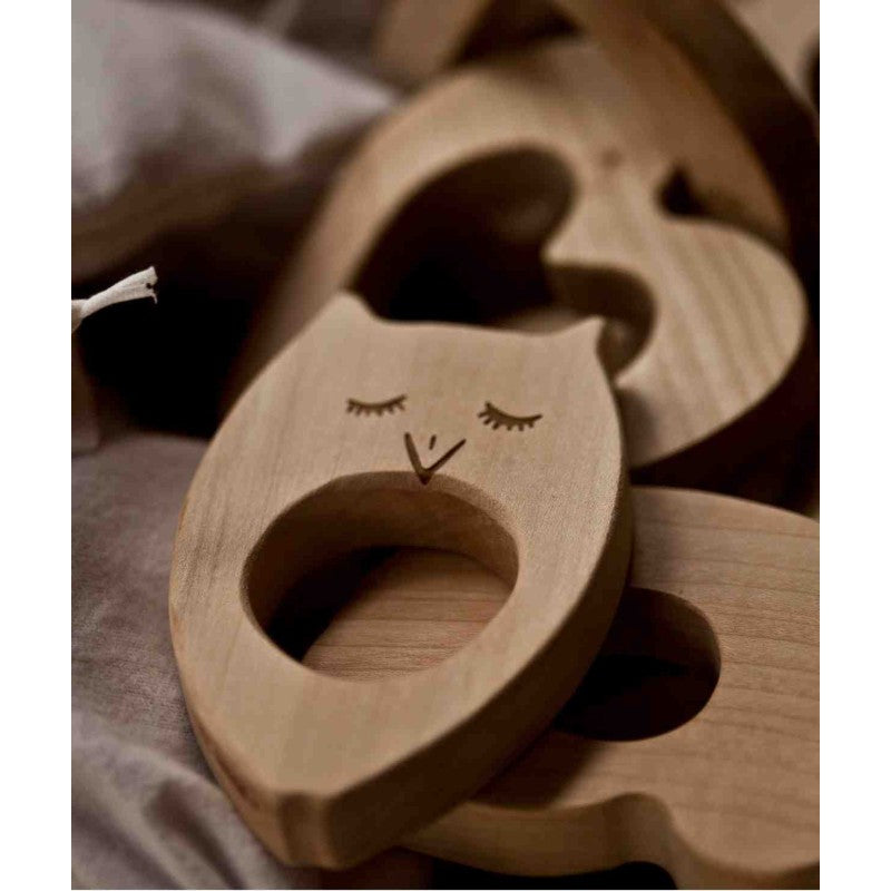 Holzbeißring Pinguin für Babys – natürlicher Beißring aus FSC-Ahornholz ab Geburt – Produktbild 4