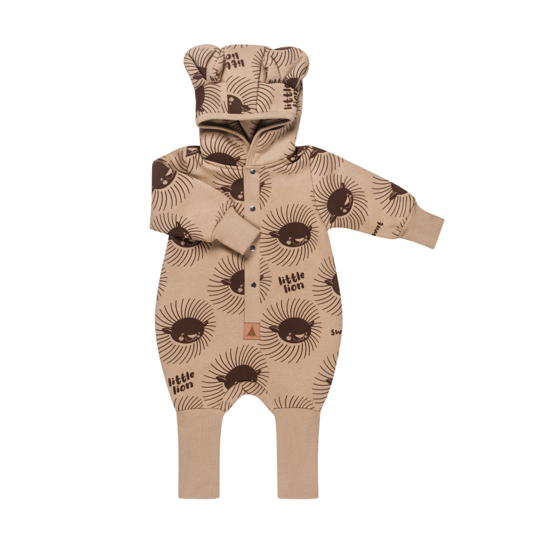 Jumpsuit mit Ohren für Babys und Kinder – Löwe auf Kakao – Produktbild 3